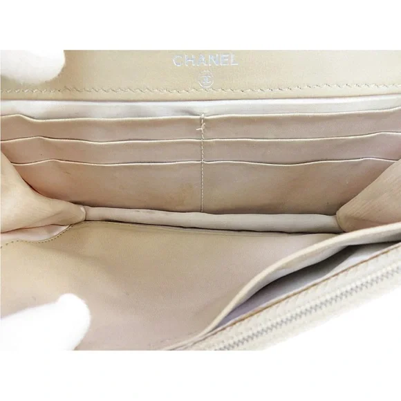 CHANEL Beige Crossbody Bag with Chain Strap - Picture 10 of 16